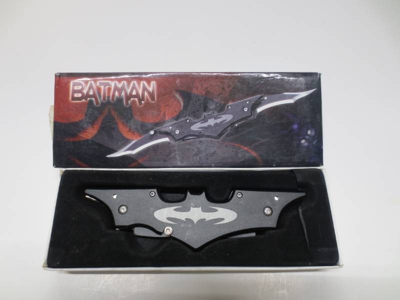 lot 1144 image: batman folding knife