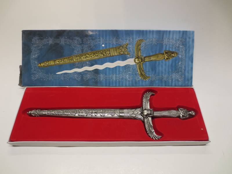 lot 1170 image: Decorative Stainless Steel KnifeDagger