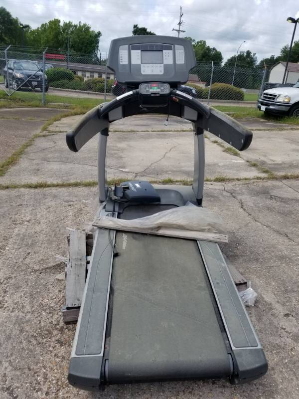 lot 1715 image: Life Fitness Flex Deck Treadmill