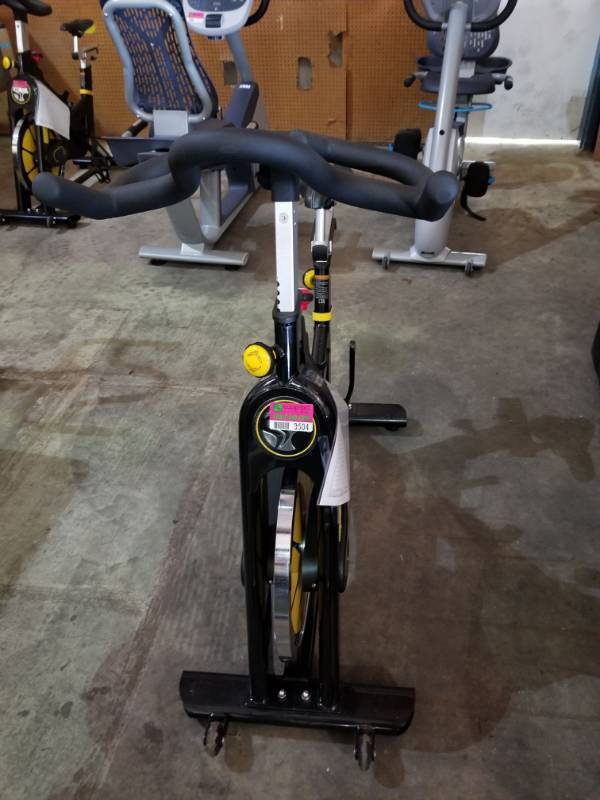 lot 3504 image: Livestrong Indoor Cycling Bike