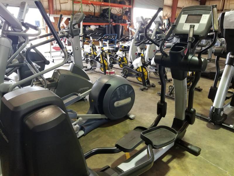 lot 3518 image: Life Fitness Cross Trainer 95xi Ellipitical