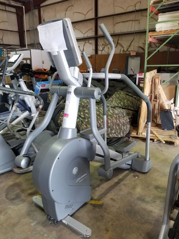 lot 3521 image: Life Fitness Summit Trainer 95LI