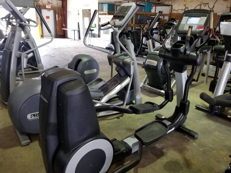 lot 3532 image: Life Fitness 95xi Ellipitical