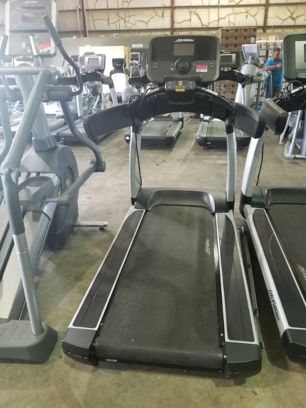 lot 3556 image: Life Fitness Flex Deck T95 Treadmill