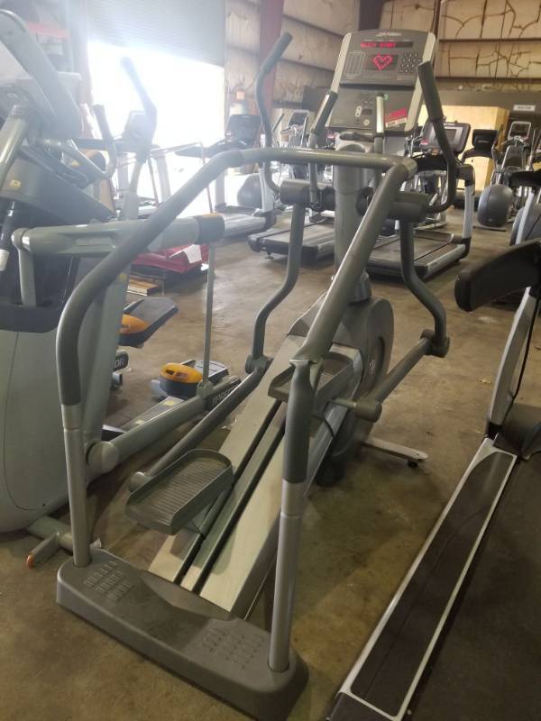 lot 3557 image: Life Fitness Incline Trainer 95L
