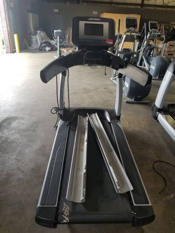 lot 3564 image: Life Fitness Flex Deck Treadmill T95