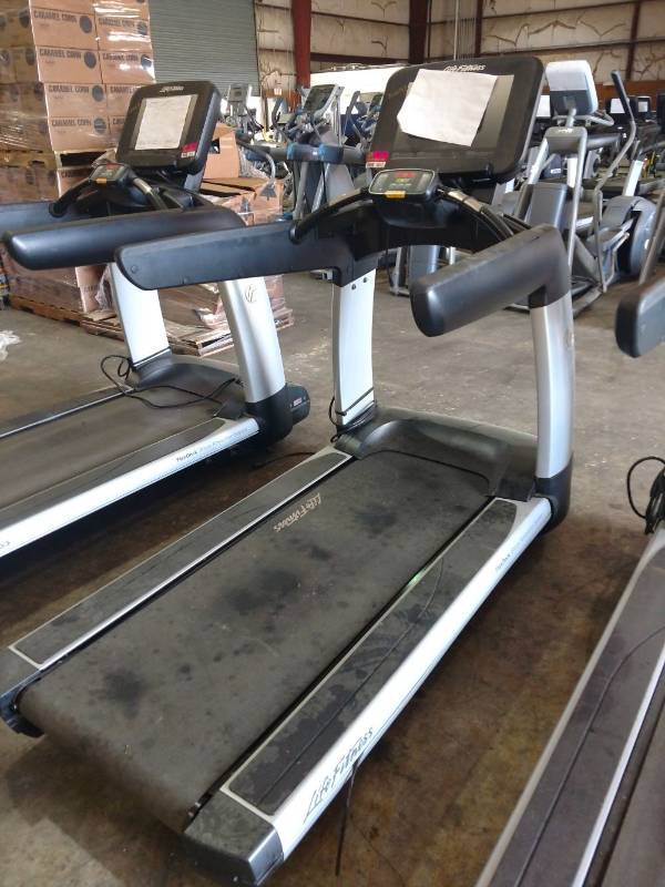 lot 3617 image: Life Fitness Inspire Treadmill