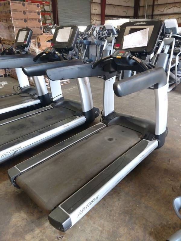 lot 3618 image: Life Fitness Inspire Treadmill