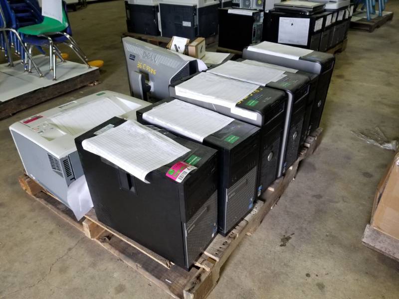 lot 4149 image: Dell Optiflex Computer Towers and Dell Monitor