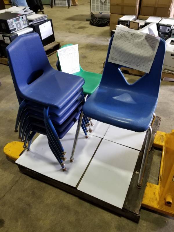 lot 4151 image: 1 Adult Plastic Chair and 7 Kid Plastic Chairs