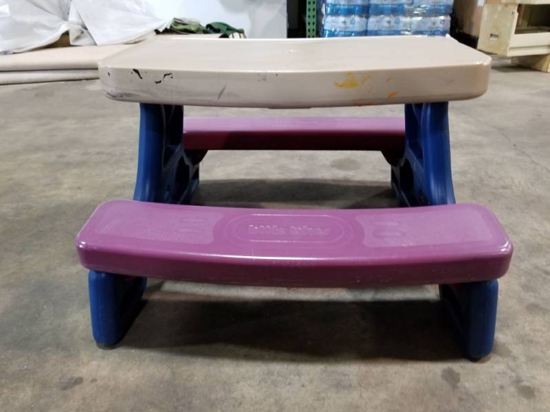 lot 4169 image: Little Tikes Picnic Table