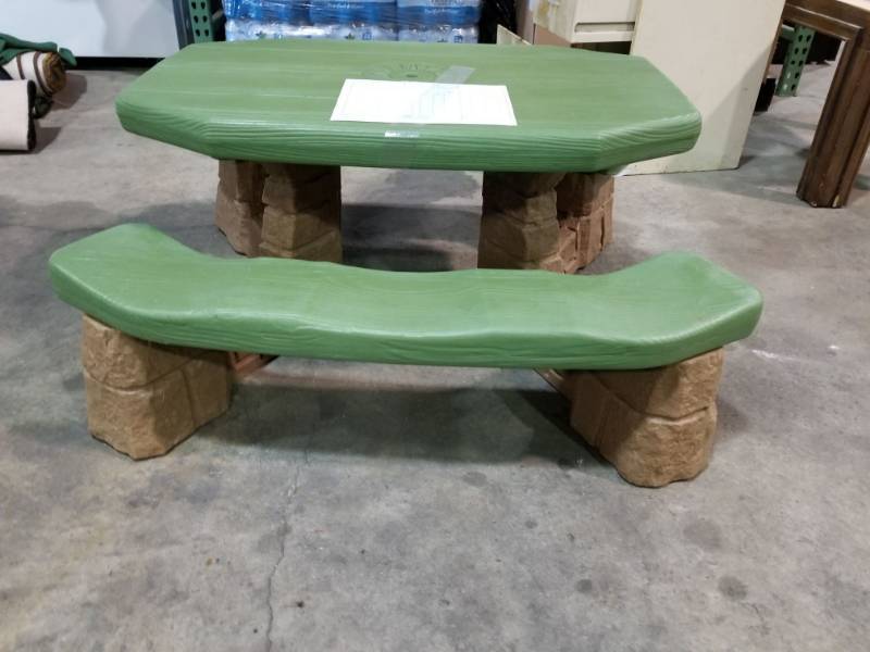 lot 4171 image: Childs Medium Sized Plastic Picnic Table