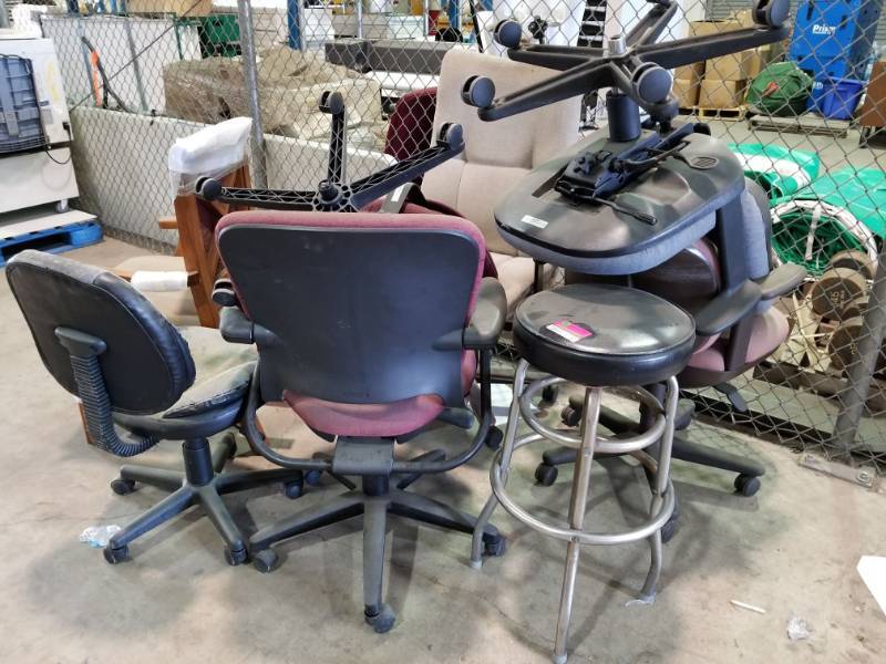 lot 4178 image: Lot of Computer Chairs and Various Chairs