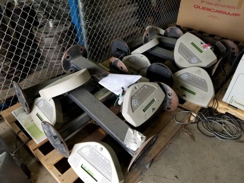 lot 4189 image: 12 Bowlers Consoles With Stands