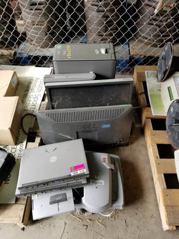 lot 4190 image: Dell Laptops, Dell Montiors and Towers