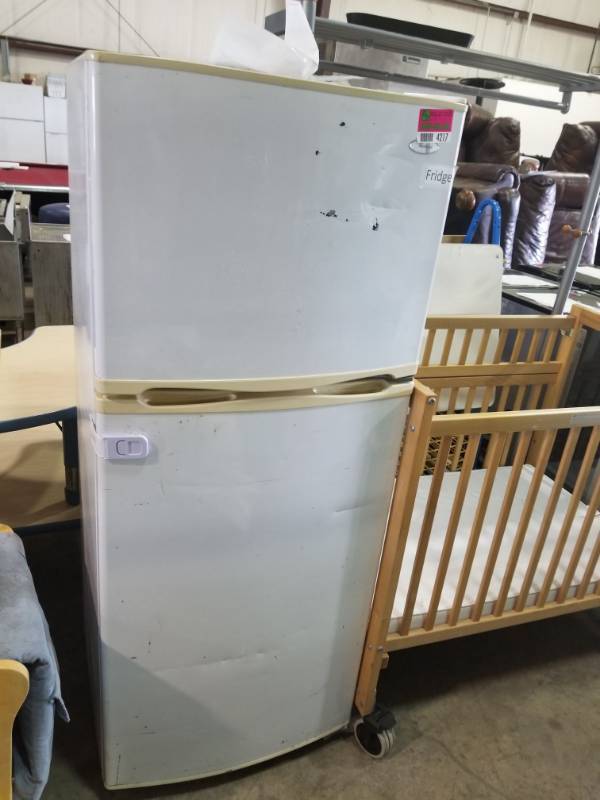 lot 4217 image: Whirlpool Refrigerator ETOWSRXMQ03