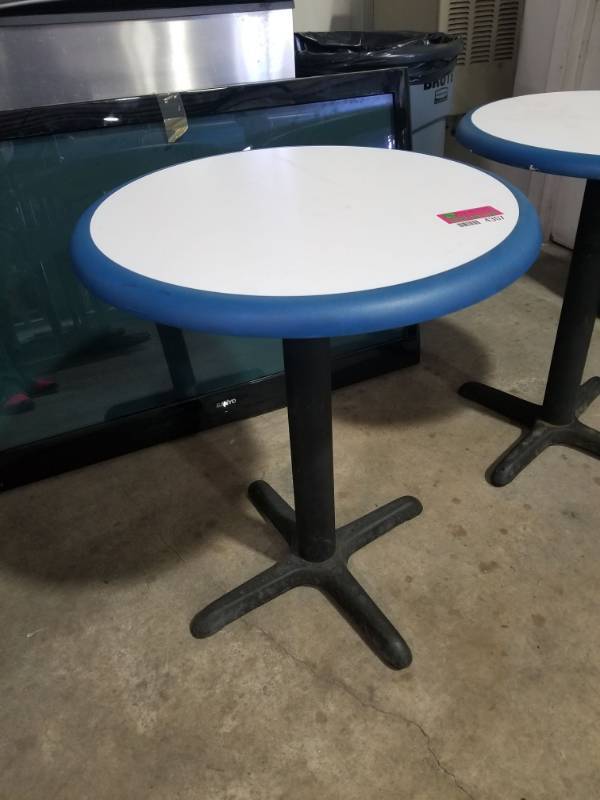 lot 4307 image: Round Restaurant Table