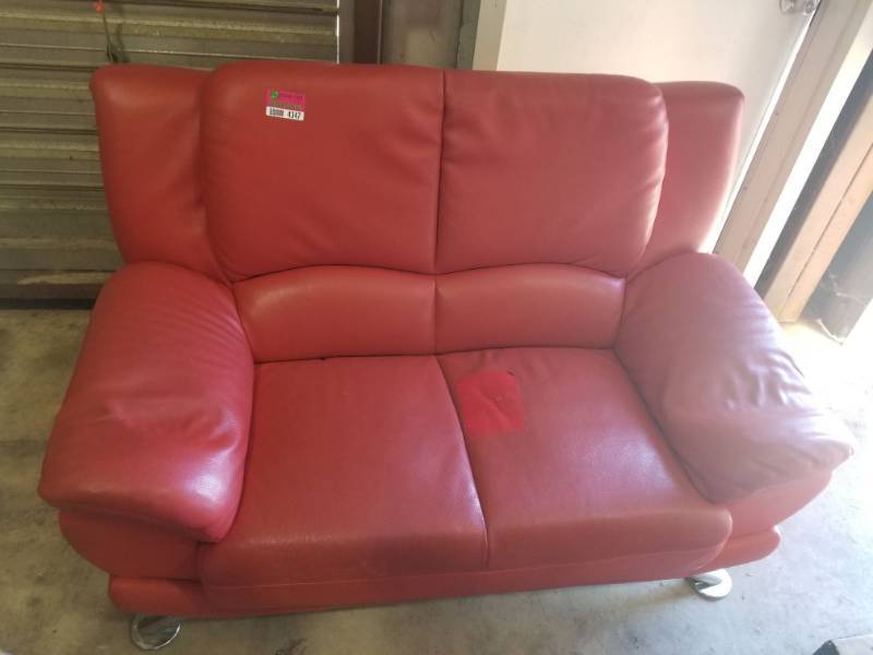 lot 4347 image: Red Leather Loveseat and Couch