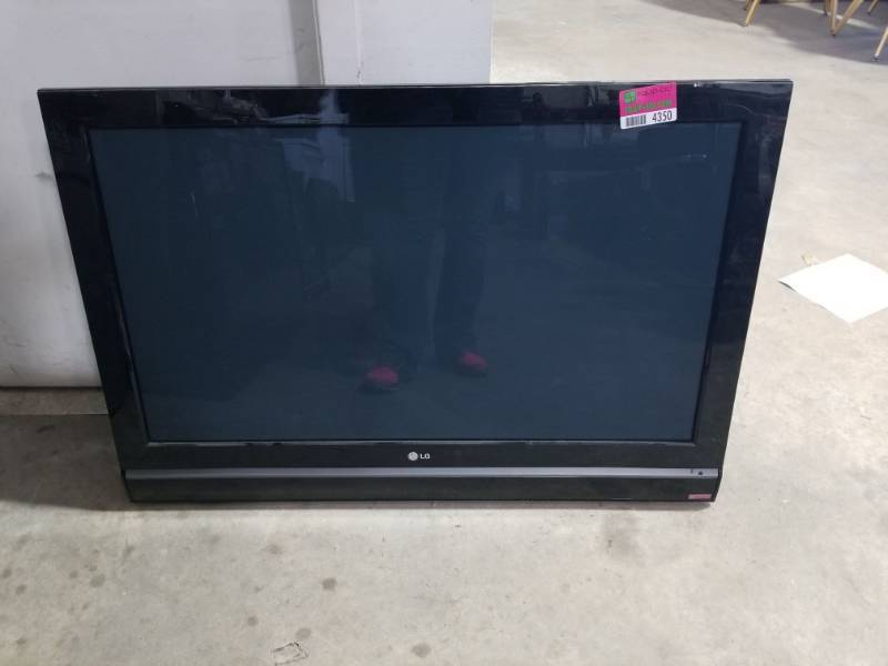 lot 4350 image: 42in LG Flat Screen TV 42PC5DC Plasma