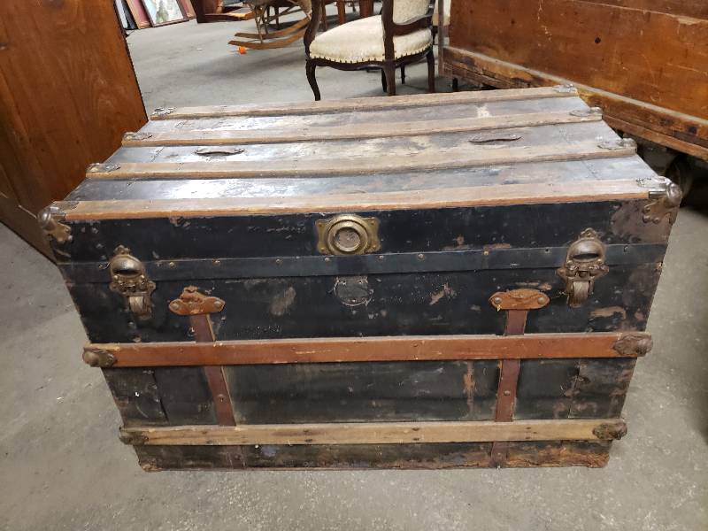 lot 10335 image: Vintage Storage Trunk