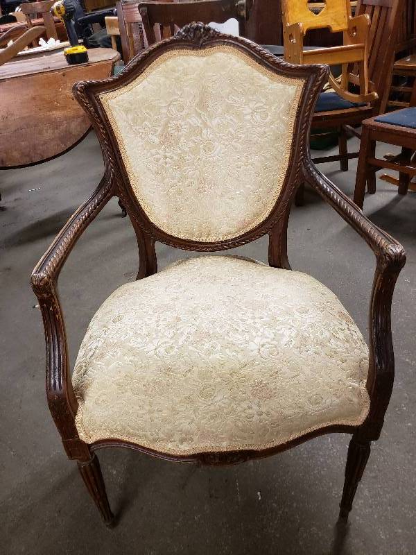 lot 10341 image: Nice Vintage Sitting Chair