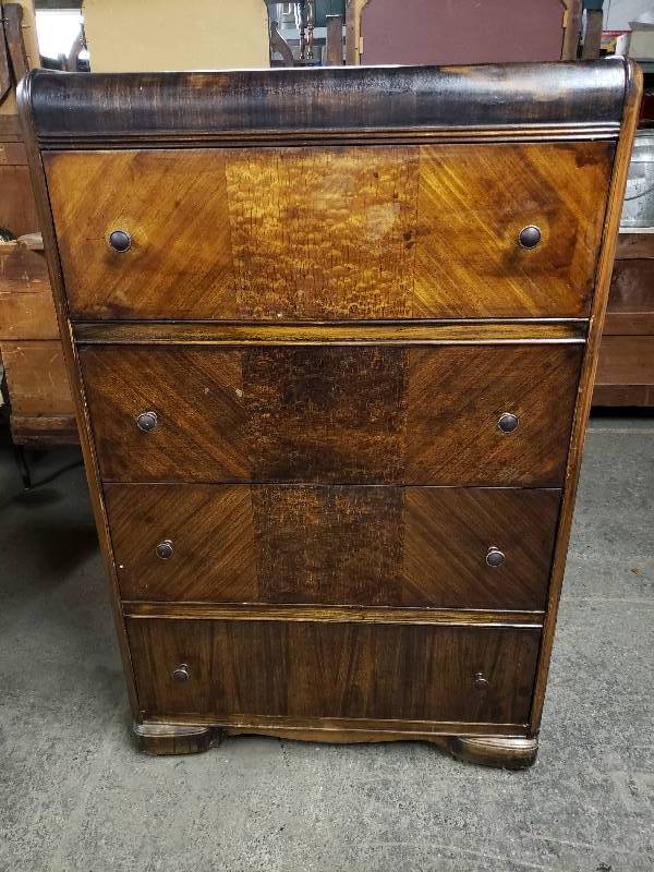 lot 10351 image: Nice Vintage Waterfall 4 Drawer Dresser