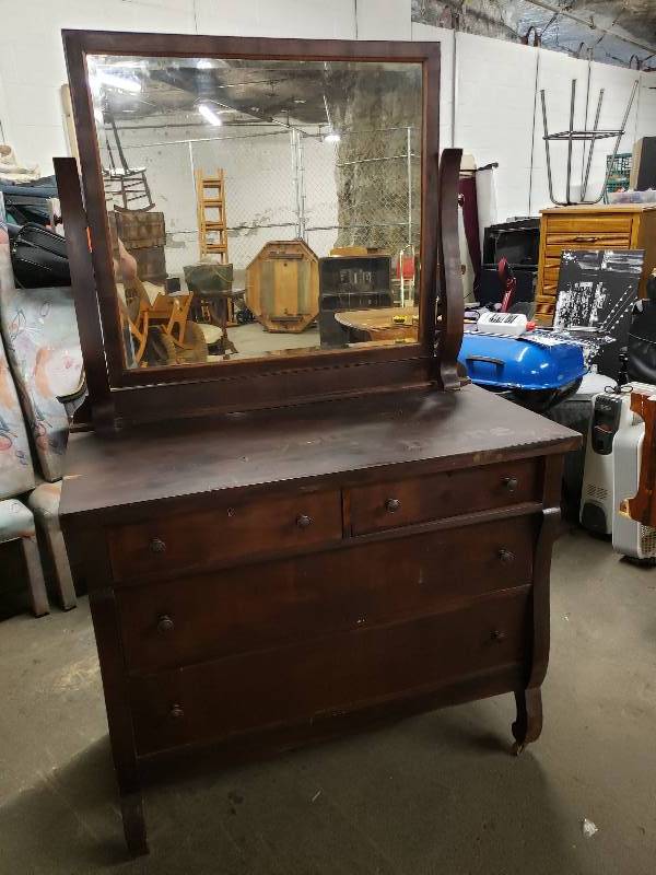 lot 10356 image: Antique 4 Drawer Dresser with Mirror