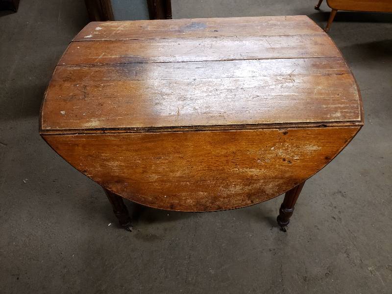 lot 10359 image: Double Drop Leaf Table