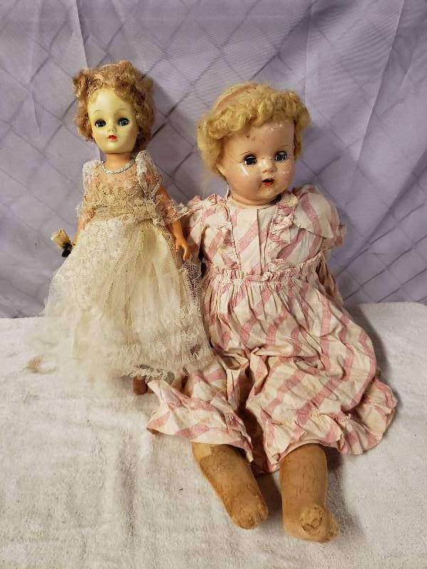 lot 10363 image: 2 Vintage Dolls