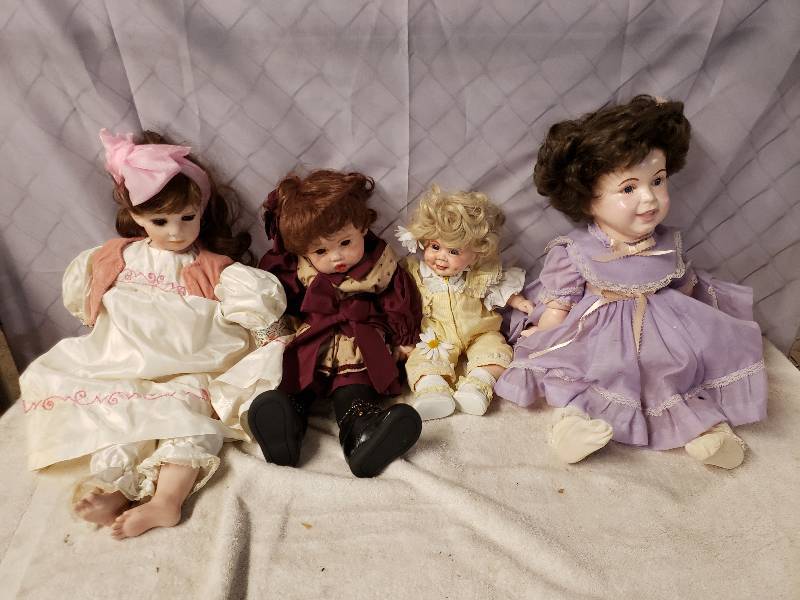 lot 10367 image: Lot of 4 Vintage Dolls