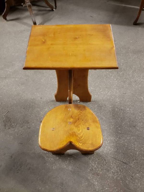 lot 10369 image: Cool ChildDoll School Desk