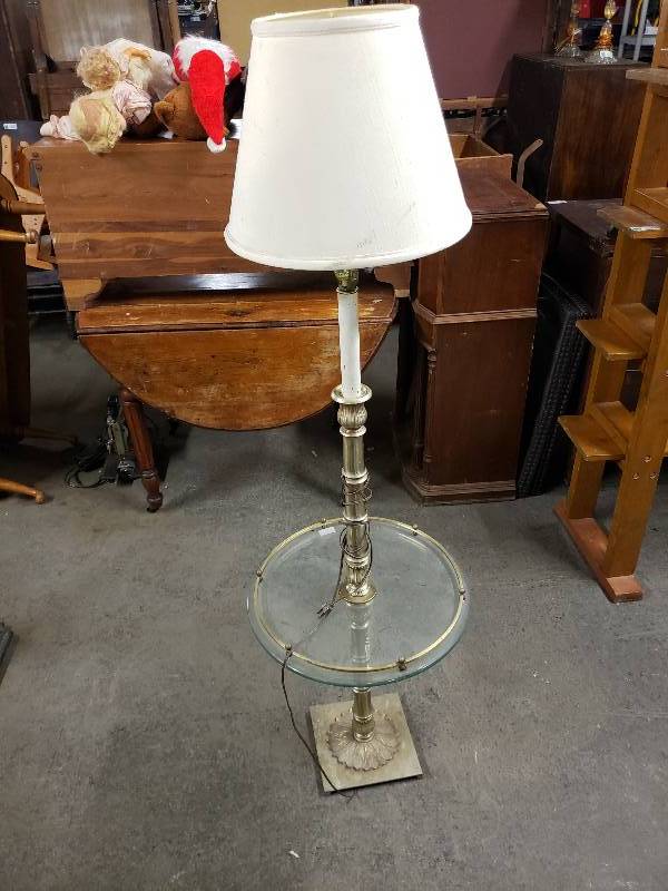 lot 10371 image: Vintage Floor Lamp