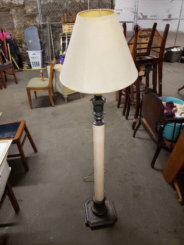 lot 10372 image: Vintage Floor Lamp 2