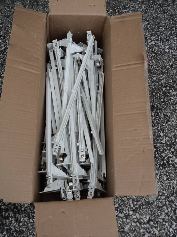 lot 7751 image: (40) FFR Merchandising Kwik Set Track Assy 18, PZKWIK-STP-7E-18WH