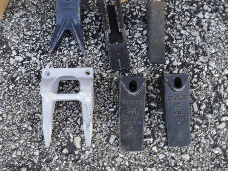lot 7757 image: (6) ct. lot assortment of bucket teeth, mixed brands Bobcat, SCH, ITR, others