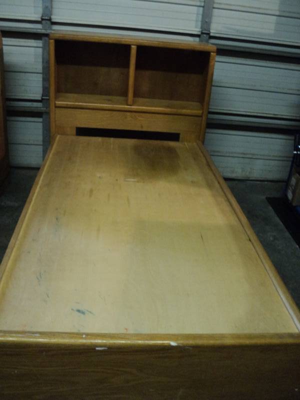 lot 6173 image: Wooden Platform Twin Size bed 76-12 x 39 w headboard 39 x 44-18 tall, used--will need to be cleaned repainted, paint damage, pictured