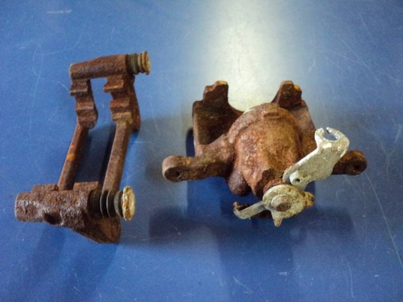 lot 6953 image: Caliper 179910, rusted, may not be usable as a caliper, but could be usable for something else