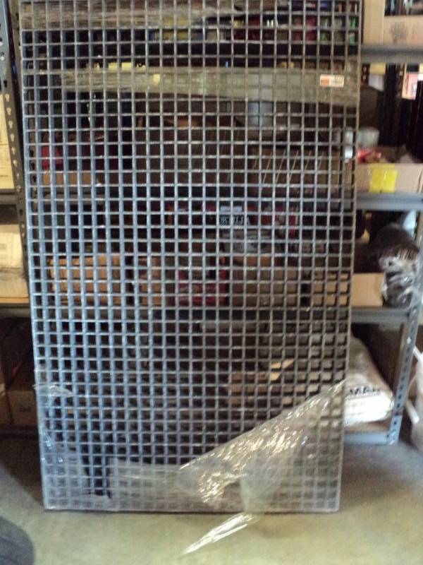 lot 6172 image: (1) plastic grid panel 3 x 5 x 1-12