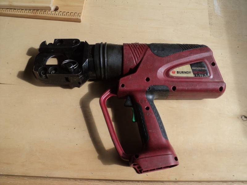 lot 7764 image: Burndy Patriot PATCUT2156-LI infinity Drive battery operated cutting tool, charger not included, used, untested
