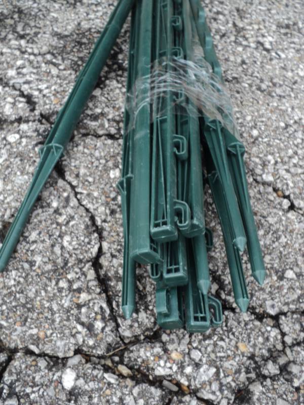 lot 7766 image: (12) ct lot plastic garden fence stakes, green 30 long