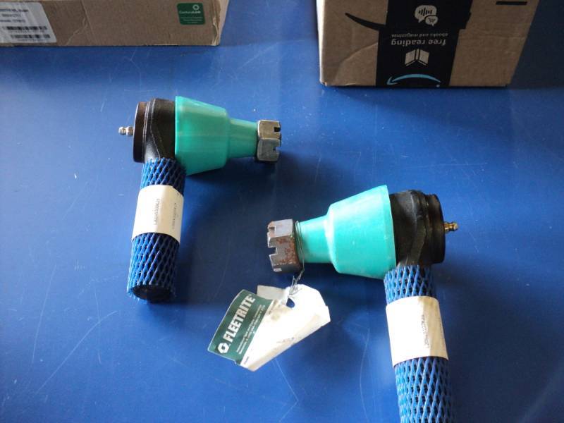 lot 7783 image: (2) ct lot Fleetrite Tie Rod, (1) L20SV8102K23, (1) L20SV8103K23