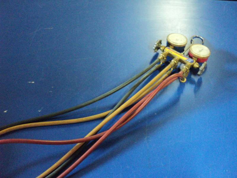 lot 7820 image: Yellow Jacket Test and Charging Manifold for R-12, R-22 & R502