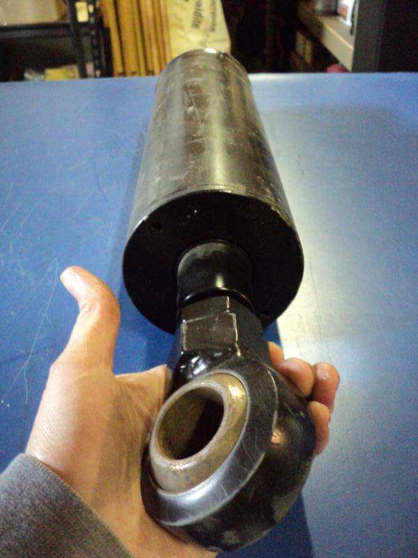 lot 7824 image: Hydraulic Cylinder 4 diameter x 23