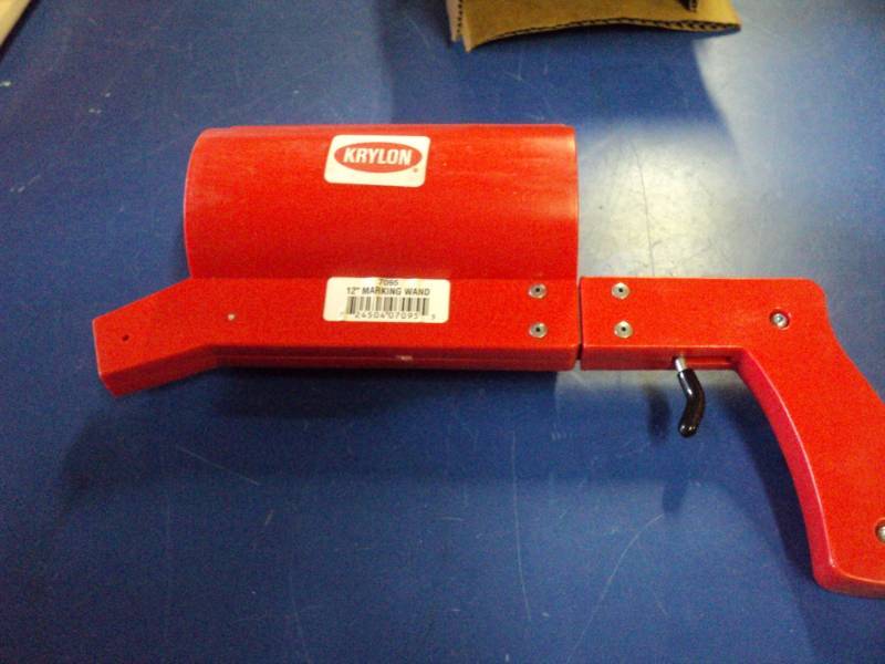 lot 7834 image: (1) plastic Krylon brand 12 Marking wand for use with marking spray paint
