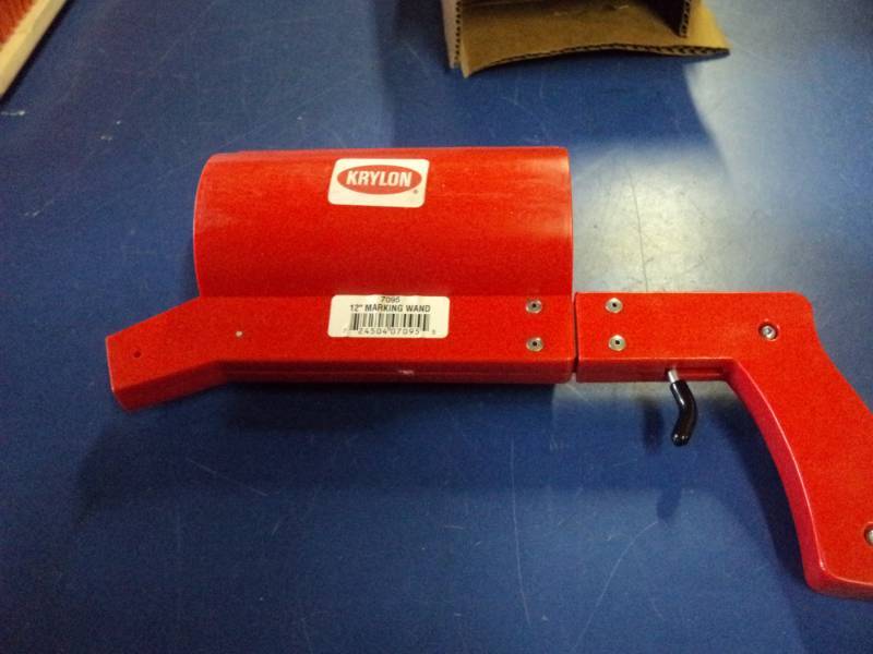 lot 7836 image: (1) plastic Krylon brand 12 Marking wand for use with marking spray paint