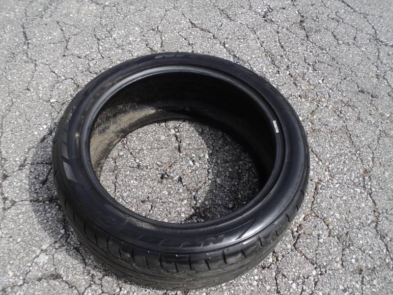 lot 7850 image: (1) Nitto NT555 255 47 R 20 Tire, used