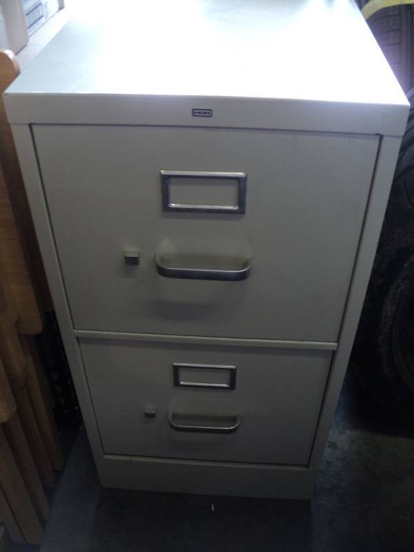 lot 7859 image: Hon 2 Drawer Metal Filing Cabinet 15 x 26-12 x 29 tan