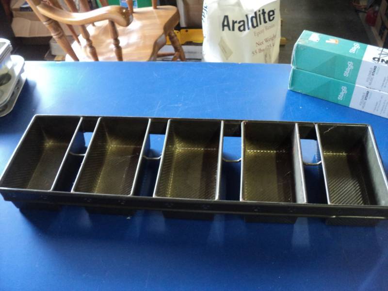 lot 7891 image: (1) 5-pan welded metal loaf pans Ekco B4 Engineered 8 x 4 x 3-12