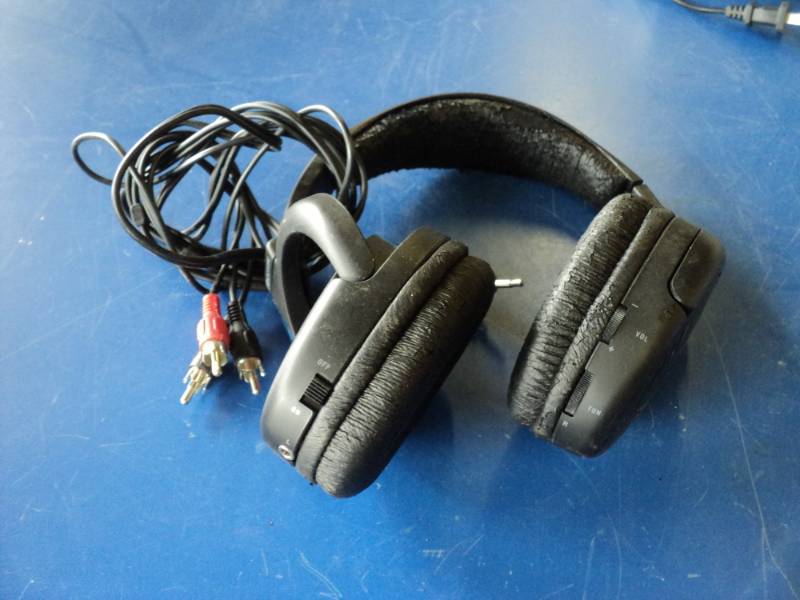 lot 7902 image: Recoton W500 Headphones, used, untested