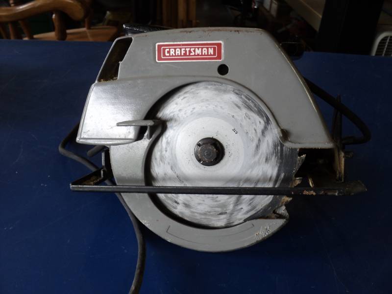 lot 7922 image: Craftsman 7 Circular Saw, powers on